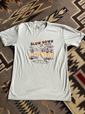 STS Ranchwear "Slow Down" White Graphic Tee,large never worn.